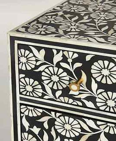  Vintage Charm Chest of Drawers